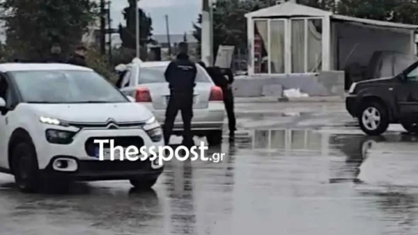 Θεσσαλονίκη: Βίντεο με τους αστυνομικούς μέσα σε καταυλισμό Ρομά – Εντατικοί οι έλεγχοι στα αυτοκίνητα των κατοίκων