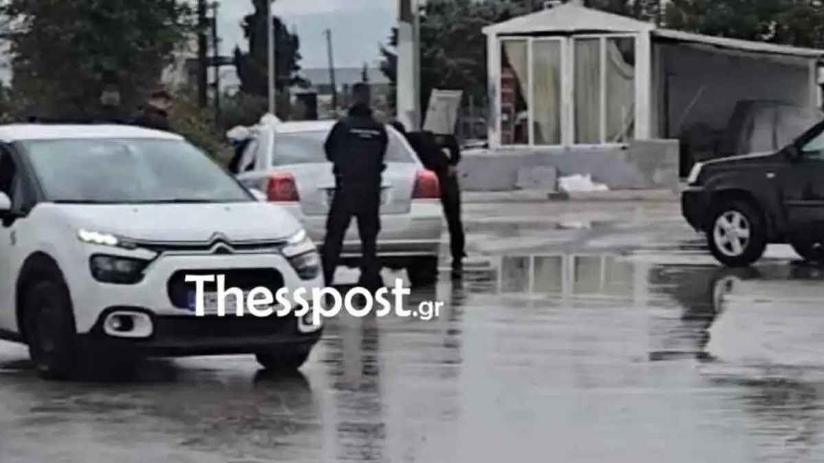 Θεσσαλονίκη: Βίντεο με τους αστυνομικούς μέσα σε καταυλισμό Ρομά – Εντατικοί οι έλεγχοι στα αυτοκίνητα των κατοίκων