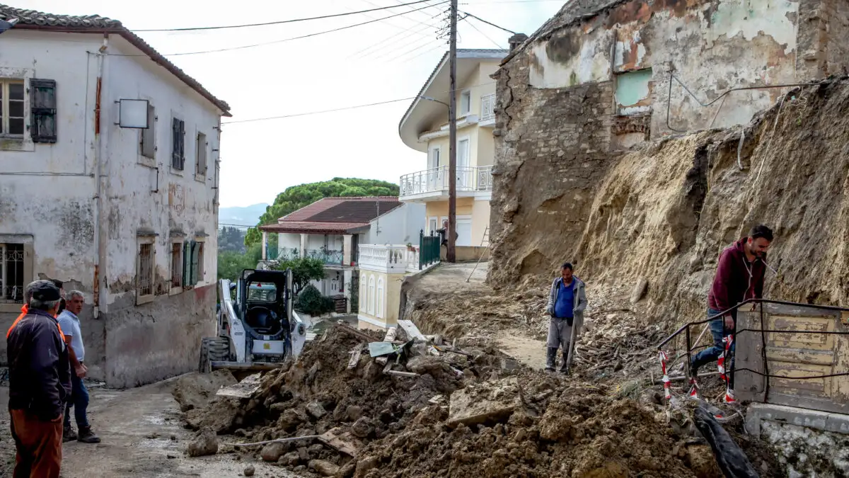 Κακοκαιρία: Μετρούν τις πληγές τους σε Ήπειρο και Κέρκυρα – Η επόμενη ημέρα των πληγέντων μέσα από φωτογραφίες