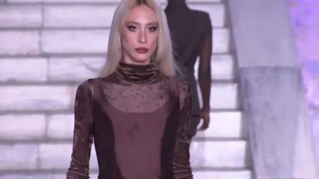 Κιάρα Μαρκέζη: Η εγγονή του Άκη Τσοχατζόπουλου σε νέα εντυπωσιακή εμφάνιση σε πασαρέλα