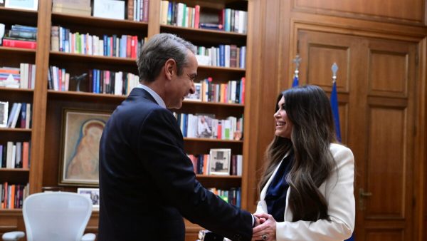 Η Κίμπερλι Γκίλφοϊλ στο Μέγαρο Μαξίμου για να δει τον Κυριάκο Μητσοτάκη