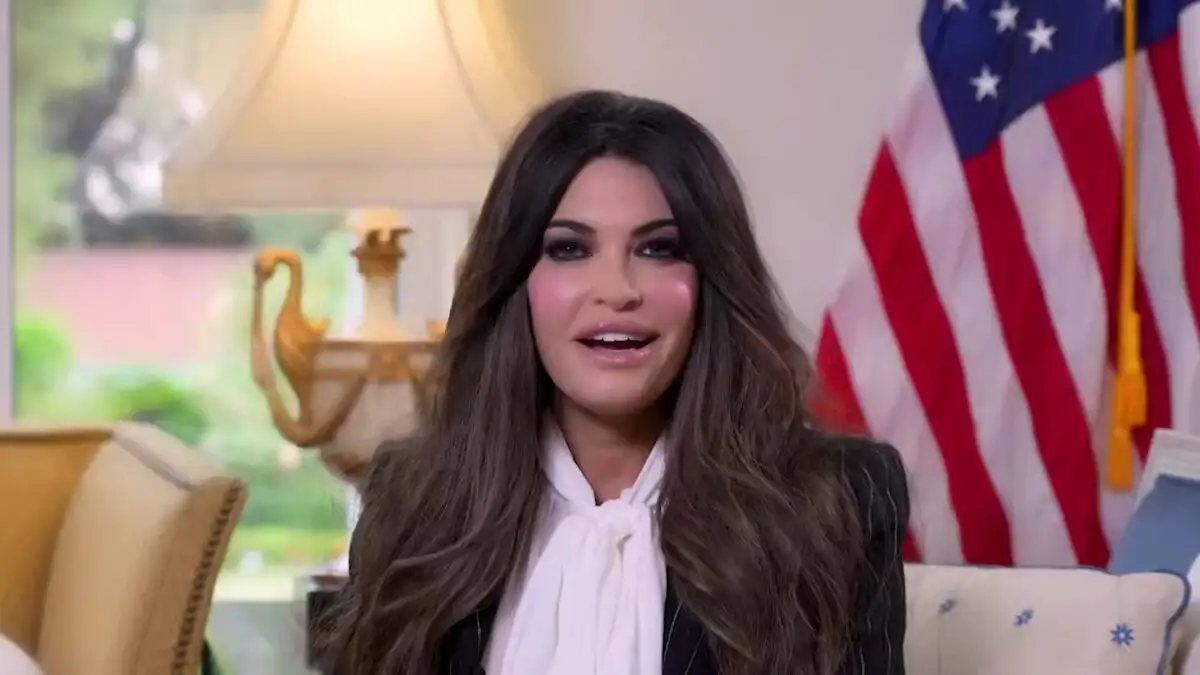 H Κίμπερλι Γκίλφοϊλ έγινε λαμπαδηδρόμος και έτρεξε στη Διονυσίου Αρεοπαγίτου με τη Φλόγα των Χειμερινών Ολυμπιακών Αγώνων