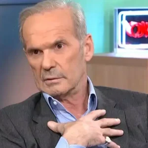 Ο Πέτρος Κωστόπουλος ξέσπασε: Ο Βασίλης Μπισμπίκης έγινε ξεφτίλα, θέλω να ακούσω το όνομα της δημοσιογράφου που συνελήφθη