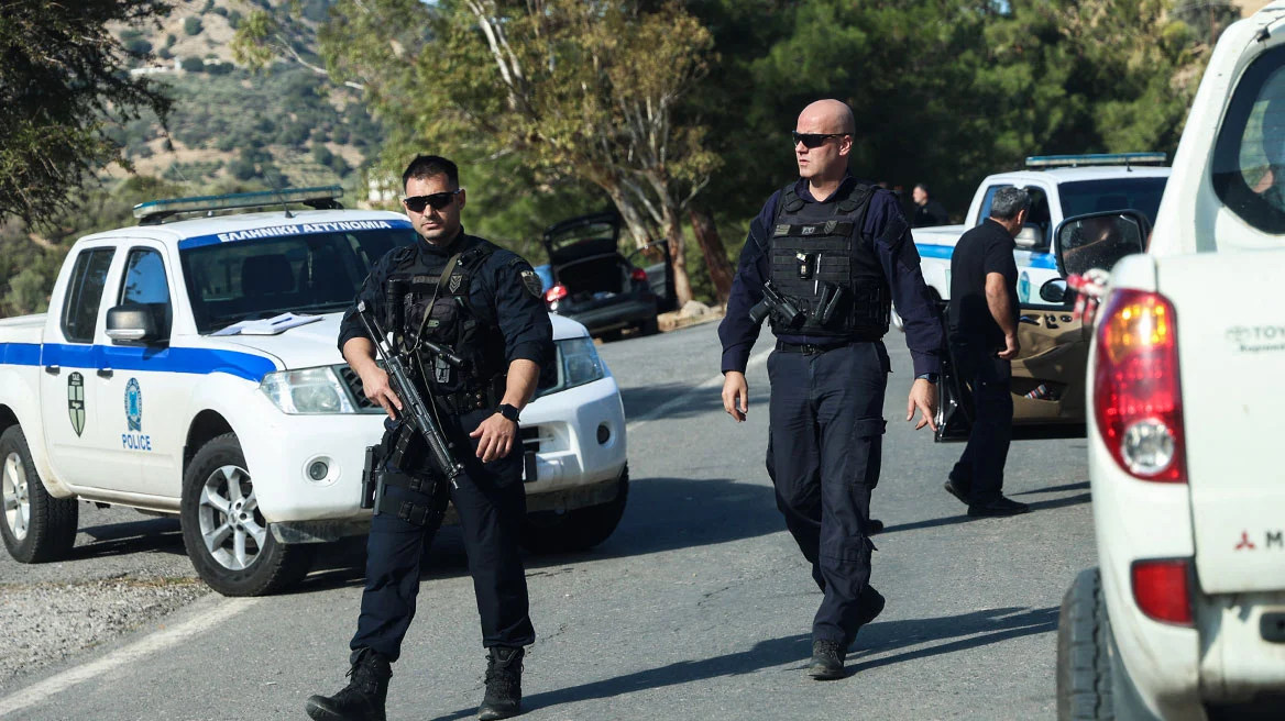 Αναζητεί τρεις νεαρούς η ΕΛΑΣ για το αιματοκύλισμα στα Βορίζια, «εμπλέκονται και άλλοι» λέει η Δημογλίδου
