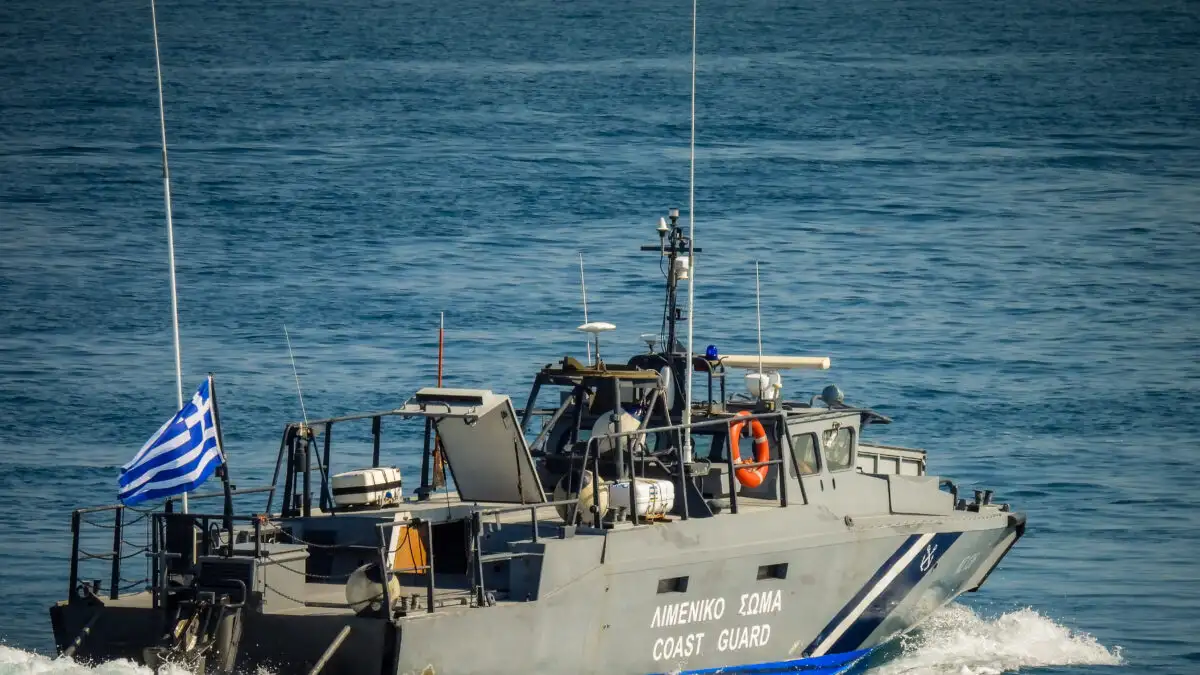 Προειδοποιητικά πυρά από το Λιμενικό κατά τουρκικών αλιευτικών στο Αγαθονήσι που επιχείρησαν εμβολισμό