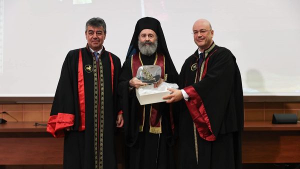 Eπίτιμος διδάκτωρ της Ιατρικής Σχολής Λάρισας αναγορεύθηκε ο αρχιεπίσκοπος Αυστραλίας