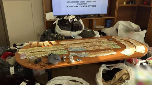 Έκλεβαν ρούχα από την Αθήνα και τα πωλούσαν στα Τίρανα - Πώς δρούσε η οργάνωση, δείτε βίντεο
