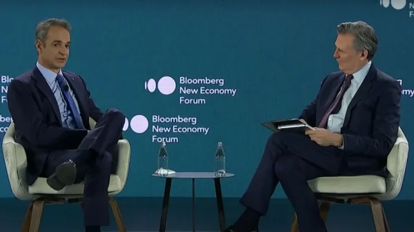 Μητσοτάκης στο Bloomberg για το λιμάνι του Πειραιά: Με ΗΠΑ έχουμε υπογράψει αμοιβαία επωφελείς συμφωνίες χωρίς να αμφισβητούμε επενδύσεις του παρελθόντος