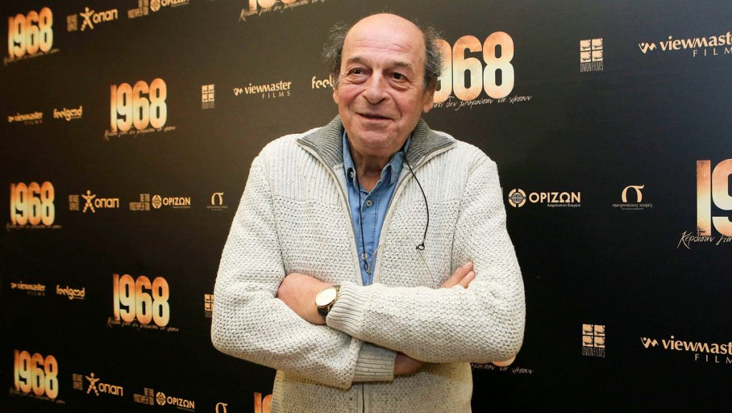 Μανούσος Μανουσάκης: Συγκινεί η σύζυγός του για τον ένα χρόνο από τον θάνατό του – «Δεν έφυγε από τη ζωή, κοιμήθηκε…»