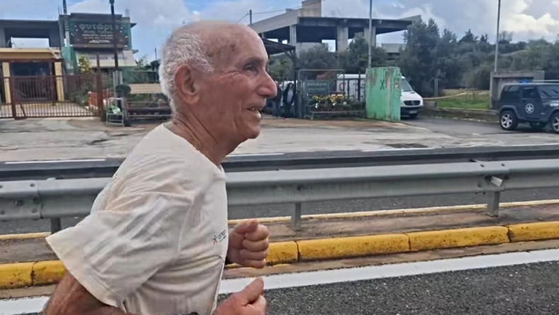 Ο υπέροχος κύριος Πλούταρχος έτρεξε 42 χλμ. για... πλάκα στα 89 του χρόνια (video)
