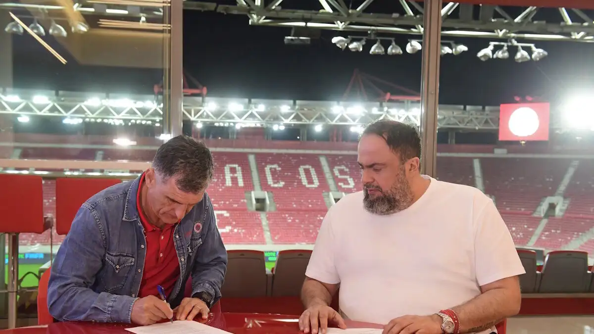 Ολυμπιακός και Χοσέ Λουίς Μεντιλίμπαρ ετοιμάζονται να υπογράψουν νέο συμβόλαιο