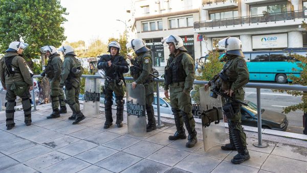 Αντιμέτωποι με δίωξη οι δύο συλληφθέντες για τα επεισόδια πριν από τη δίκη της δολοφονίας του Άλκη Καμπανού