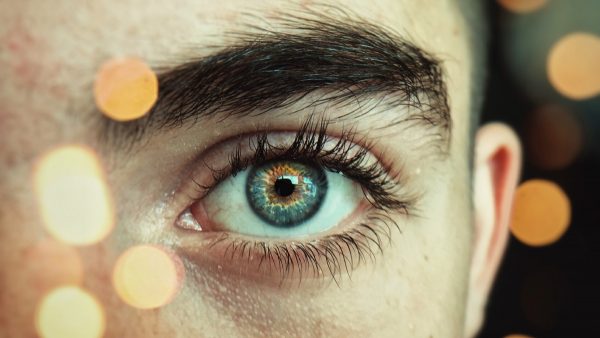 Γεγονός η πρώτη επιτυχημένη αλλαγή χρώματος ματιών στην Ελλάδα