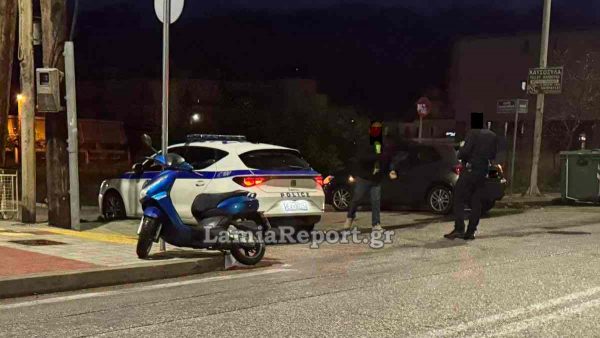 Λαμία: Τροχαίο με μηχανάκι σε διασταύρωση - Τραυματίστηκε η οδηγός του δικύκλου