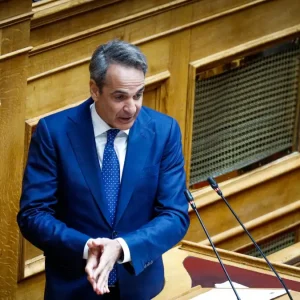 Μητσοτάκης και Γεραπετρίτης ενημερώνουν τη Βουλή για τη Μέση Ανατολή: Γιατί το Μαξίμου λέει «όχι» σε σύγκλιση Συμβουλίου Εξωτερικής Πολιτικής