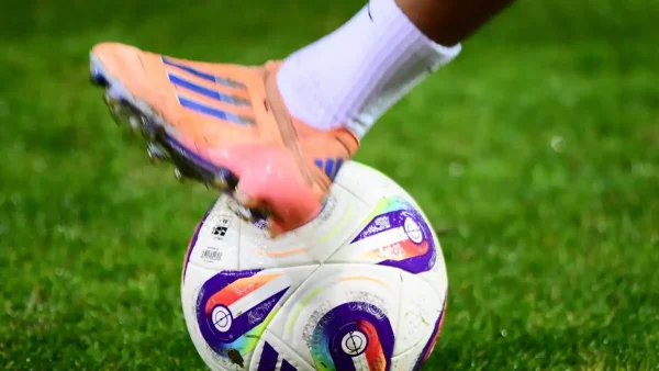 Ηράκλειο: Oπαδός εισέβαλε στο γήπεδο και χτύπησε τερματοφύλακα – Έκανε ράμματα στο Βενιζέλειο