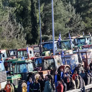 Μπλόκα αγροτών: Δακρυγόνα και ένταση στο αεροδρόμιο του Ηρακλείου
