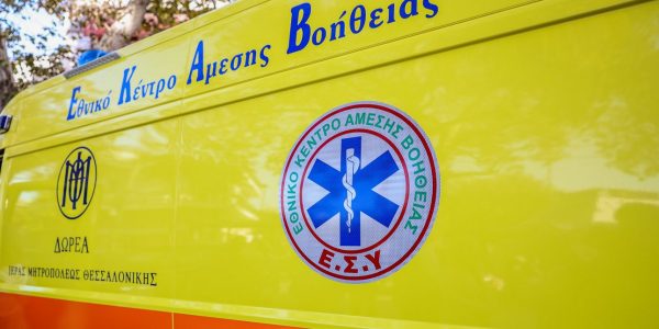 Θεσσαλονίκη: Νεκρός 35χρονος μετά από σφοδρή σύγκρουση ταξί με μηχανή