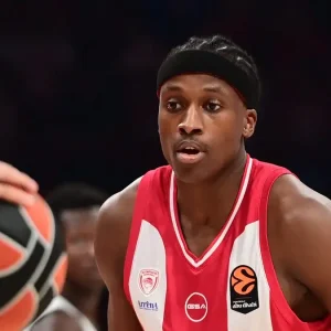 Ολυμπιακός: Μετά τον Μιλουτίνοφ νοκ άουτ και ο Νιλικίνα για την Εφές