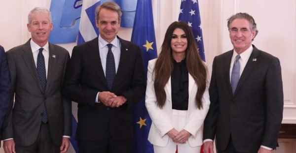 Στο Μέγαρο Μαξίμου η Κίμπερλι Γκιλφόιλ και οι Αμερικανοί υπουργοί Ενέργειας και Εσωτερικών