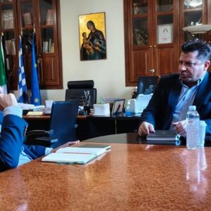 Στο Δομοκό ο Γιάννης Οικονόμου - Συνάντηση εργασίας με τον Δήμαρχο Μπάμπη Λιόλιο