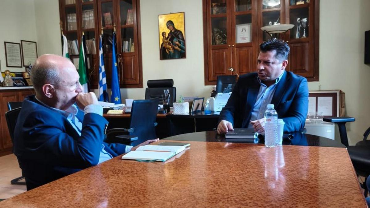 Στο Δομοκό ο Γιάννης Οικονόμου - Συνάντηση εργασίας με τον Δήμαρχο Μπάμπη Λιόλιο