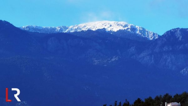 Ο ήλιος «αποκάλυψε» το πρώτο χιόνι στην Οίτη - Πότε ξαναχαλάει ο καιρός