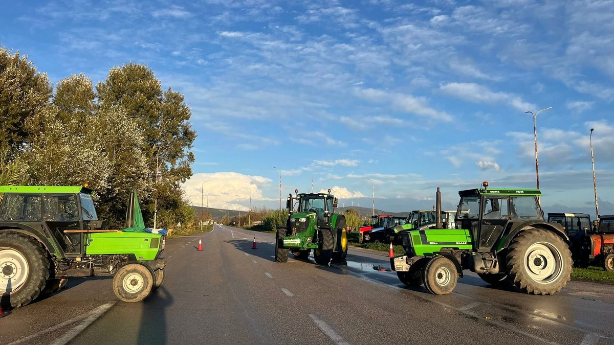 Μπλόκο διαρκείας από τους αγρότες στον Ορχομενό