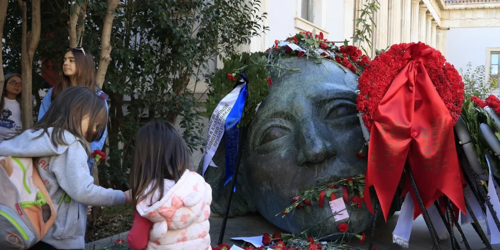 Εξέγερση Πολυτεχνείου: Συνεχίζονται οι εκδηλώσεις για την επέτειο με καταθέσεις στεφάνων (ΦΩΤΟ)