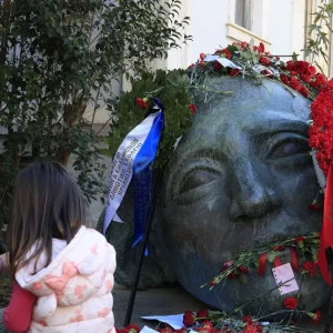 Εξέγερση Πολυτεχνείου: Συνεχίζονται οι εκδηλώσεις για την επέτειο με καταθέσεις στεφάνων (ΦΩΤΟ)