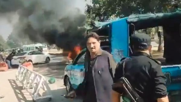 Έκρηξη έξω από δικαστήριο στο Ισλαμαμπάντ – Αναφορές για νεκρούς και τραυματίες