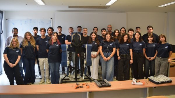 Φοιτητές του Πανεπιστημίου Θεσσαλίας έφτιαξαν εξωσκελετό για να προσφέρουν αυτονομία σε άτομα με κινητικές αναπηρίες