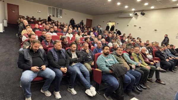 «Καζάνι που βράζει» οι αγρότες: Πάνε για Πανθεσσαλικό μπλόκο στη Νίκαια