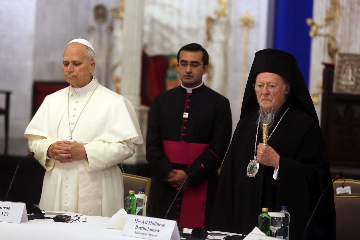 Πάπας Λέων: Η ιστορική συνάντηση με τον Οικουμενικό Πατριάρχη Βαρθολομαίο στο Φανάρι – Δοξολογία και κοινή διακήρυξη