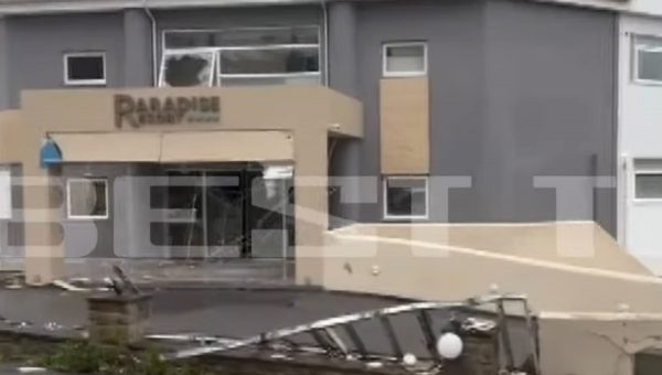 Ανεμοστρόβιλος προκάλεσε καταστροφές σε σπίτια και επιχειρήσεις στη Φοινικούντα - Δείτε βίντεο