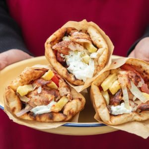 Το ψητοπωλείο «Όπως Παλιά» αναζητά Τυλιχτές - Τυλίχτριες