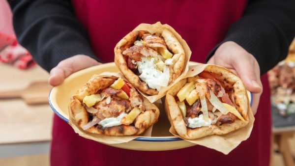 Το ψητοπωλείο «Όπως Παλιά» αναζητά Τυλιχτές - Τυλίχτριες