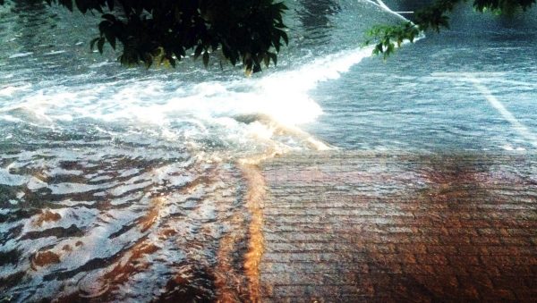 Ινδονησία: Τουλάχιστον 15 αγνοούμενοι από τις πλημμύρες που κατακλύζουν την χώρα – Τα περισσότερα είναι παιδιά