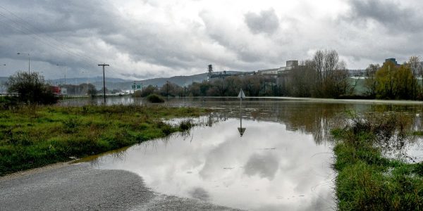 Πλημμύρες στη Βόνιτσα: Επιχειρήσεις για απεγκλωβισμους πολιτών -Συνεχίζεται η καταιγίδα