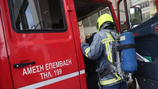 Έκρηξη σε συνεργείο αυτοκινήτων στον Νέο Κόσμο: Ξέσπασε φωτιά και κάηκαν αυτοκίνητα