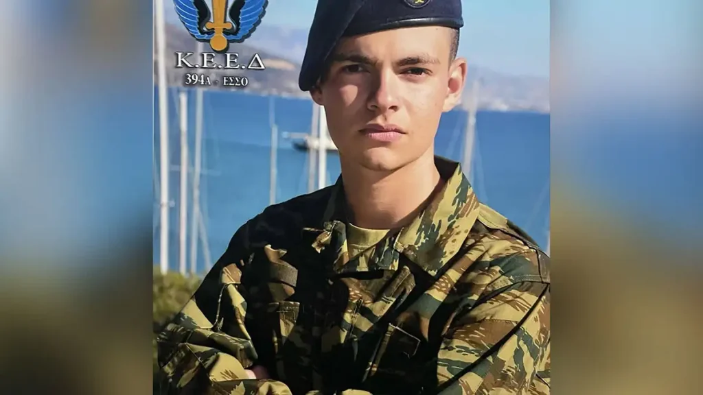 Ραγίζει καρδιές ο πατέρας του 19χρονου Ραφαήλ που σκοτώθηκε από χειροβομβίδα - Η μαντινάδα, 40 ημέρες μετά