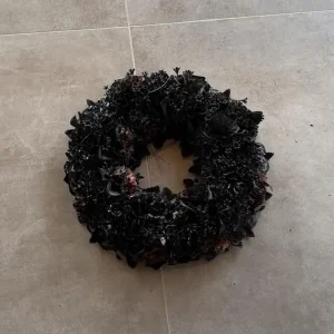 «Γάζωσαν» με 14 σφαίρες σπίτι επιχειρηματία στη Ρόδο - Άφησαν μαύρο στεφάνι στην είσοδο