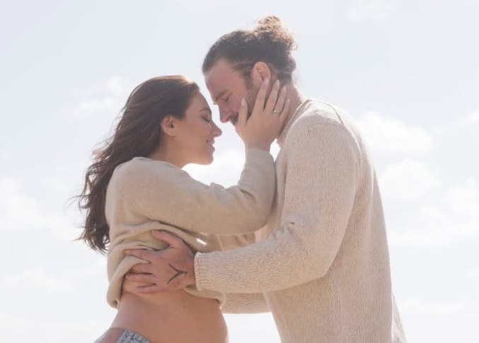 Ευρυδίκη Βαλαβάνη: «Το μωράκι μοιάζει και στους δυο μας, κάθε μήνα αλλάζουν τα χαρακτηριστικά του»