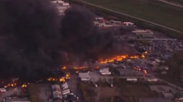 Συντριβή αεροσκάφους στο Κεντάκι: Τουλάχιστον 7 νεκροί και 11 τραυματίες – Συγκλονιστικές εικόνες με την πύρινη σφαίρα