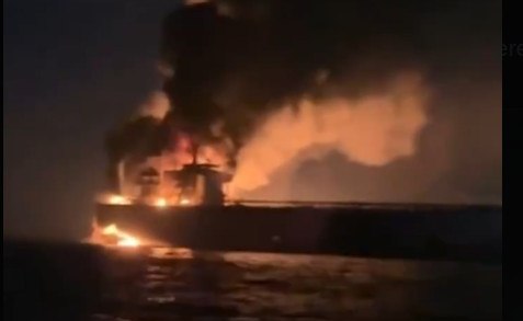 Τουρκία: Φωτιά σε δύο τάνκερ από επίθεση «παγιδευμένων» μη επανδρωμένων σκαφών στη Μαύρη Θάλασσα