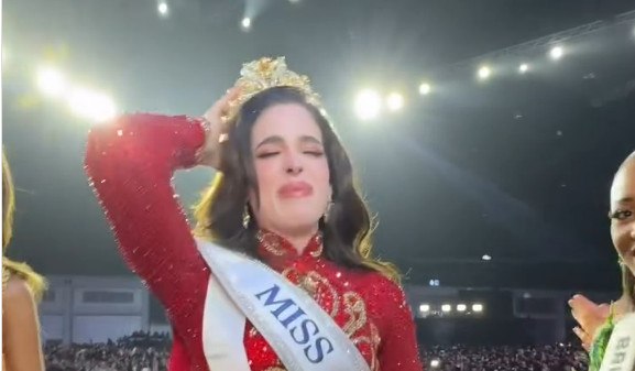 Miss Universe η Μεξικανή Φάτιμα Μπος – Η σύγκρουση με τον πρόεδρο του διαγωνισμού και οι πανηγυρισμοί της