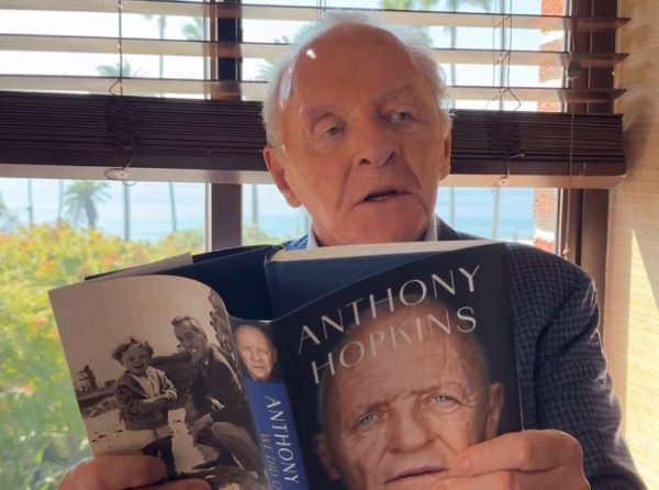 Άντονι Χόπκινς: «Είναι θαύμα που είμαι ακόμη ζωντανός»