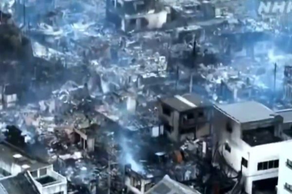 «Πύρινη κόλαση» στην Ιαπωνία: Οι φλόγες «κατάπιαν» 170 κτίρια – Ένας νεκρός, δεκάδες άνθρωποι απομακρύνθηκαν