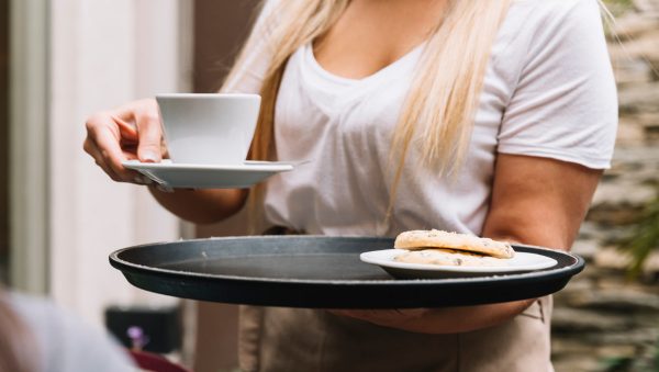 Η καφετέρια "Ginger" αναζητά σερβιτόρα