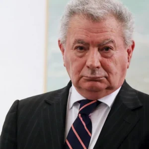 Δίκη Βαλυράκη: Καταθέτει ο βασικός αυτόπτης μάρτυρας: «Δέχτηκα πιέσεις να μη μιλήσω, πήγα να ψωνίσω και αυτοκίνητο με χτύπησε στο πόδι»